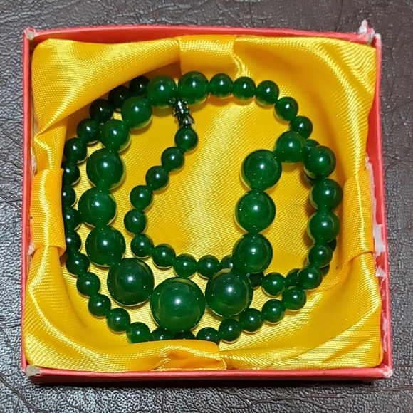 JADE NECKLACE - Picture 2 of 3